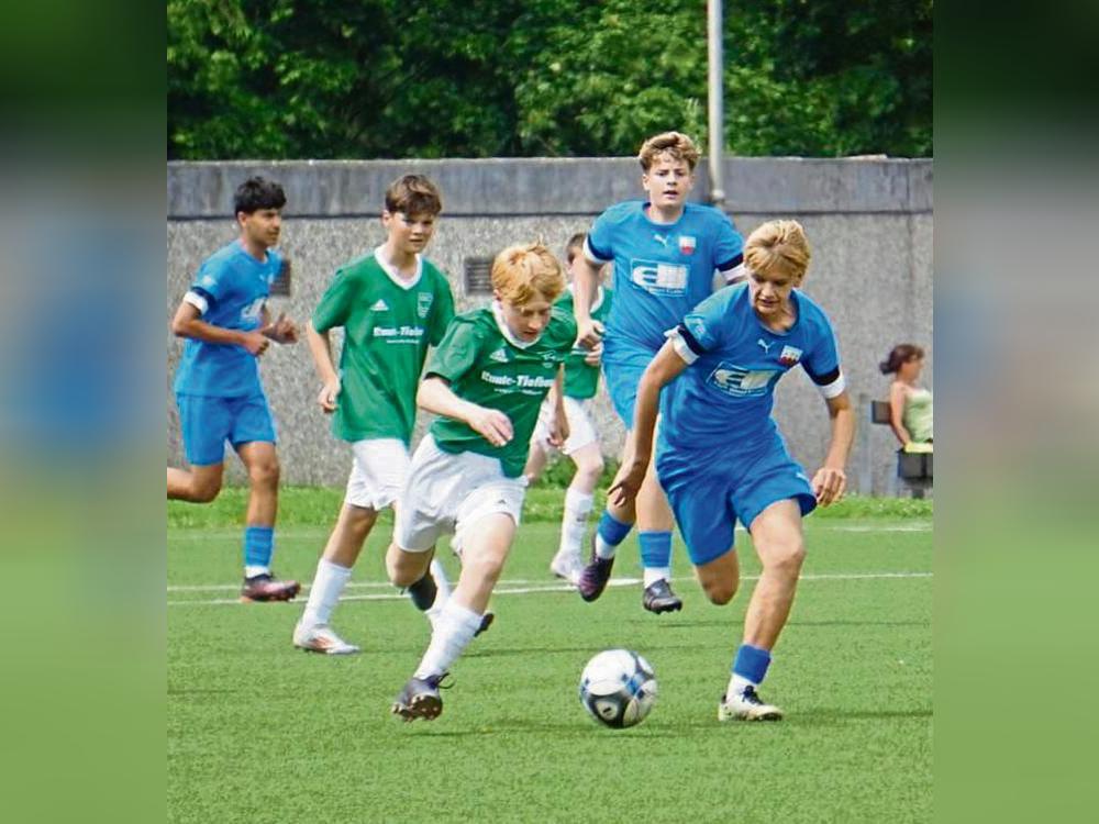 Nach dem 3:1-Erfolg in Horn-Bad Meinberg wollen die C-Junioren des TuS Lipperode (blaue Trikots) nun auch den letzten Schritt Richtung Bezirksliga gehen.