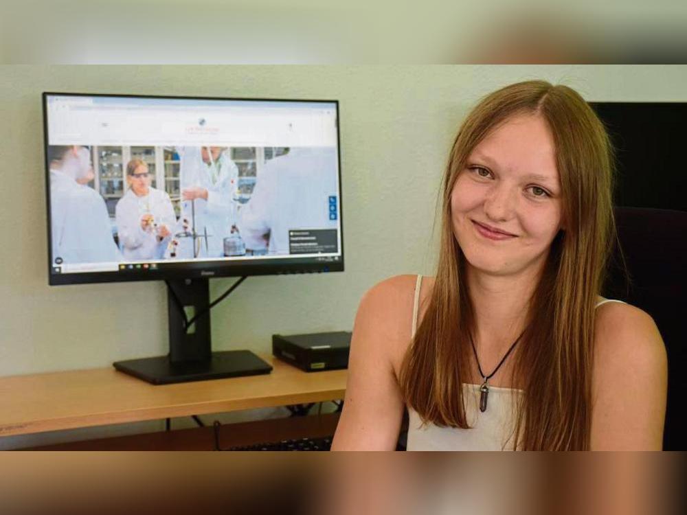 Die 16-Jährige Madeleine Jeannette Schäfers geht bald aufs Internat Schloss Louisenlund, weil sie sich fürs Mint-Plus-Programm qualifiziert hat. Foto: Kossack
