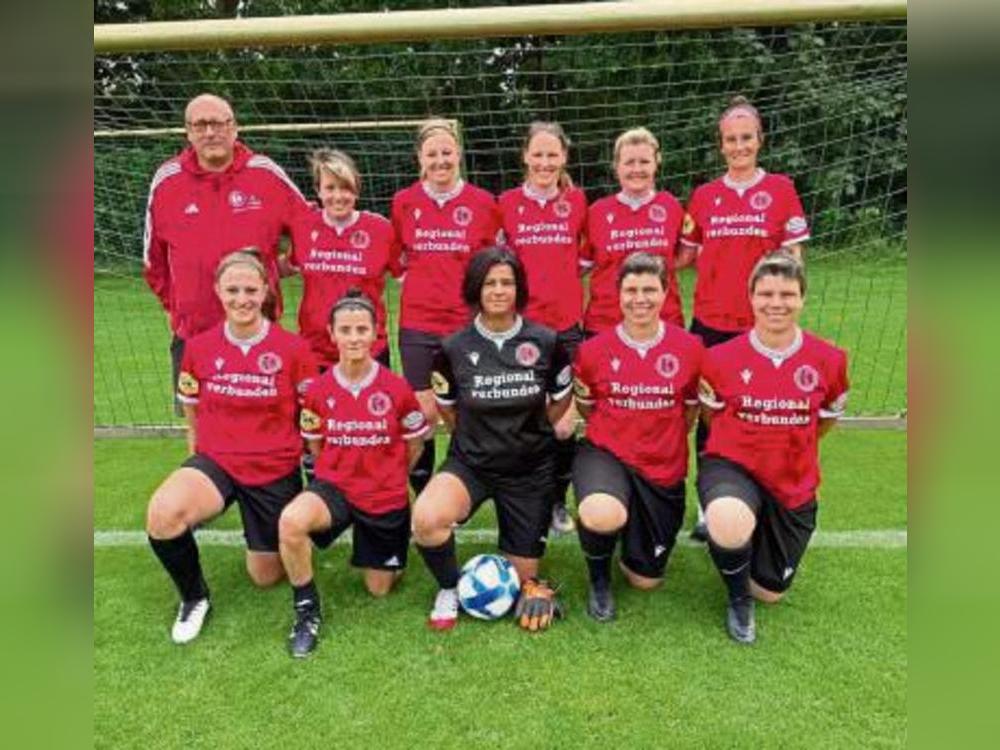 Bei den Westdeutschen Meisterschaften in Duisburg erkämpften sich die Ü32-Frauen des Fußballkreises Lippstadt einen respektablen vierten Platz.