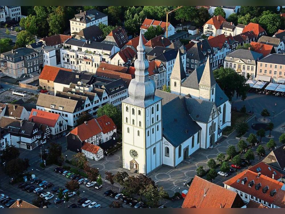 Eine Veranstaltungsfläche, die den Lippstädtern lieb und teuer ist: Das Areal rund um die Marienkirche. Die evangelische Kirche soll nach Information unserer Zeitung nun 15 Mal so viel Miete von der Stadt fordern wie bisher. Allerdings seien die Zahlen seit Jahrzehnten nicht mehr angepasst worden, wie es aus Kirchenkreisen heißt. ArchivFoto: Cegelski