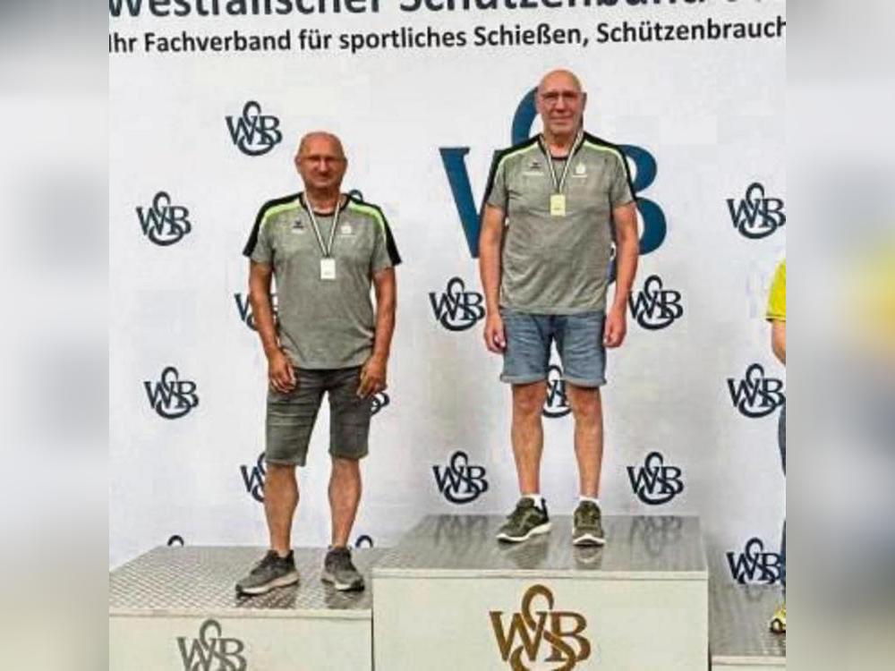 Holten Silber und Gold für den SSV Bad Waldliesborn: Peter Braun (l.) und Hermann Holtkötter (M.).
