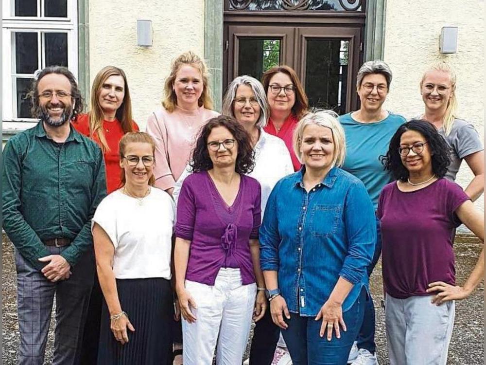 Vorfreude auf den Semesterstart: Das VHS-Team rund um Leiterin Nadine Zittlau hat das Programm ausgearbeitet.