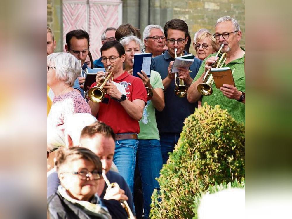 Die Hellwegmusikanten hatten einen Flashmob vorbereitet und mischten sich unter das Publikum. Fotos: Giannakis