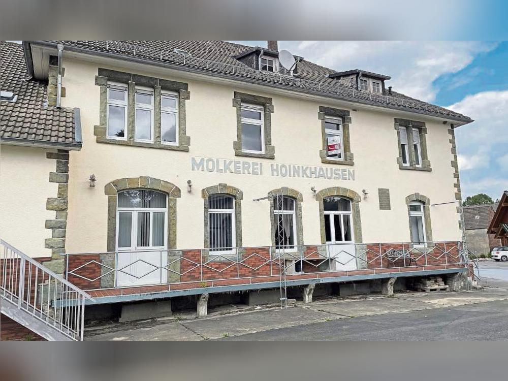 Steht seit wenigen Wochen zum Verkauf: Die alte Molkerei in Hoinkhausen. Zuletzt war dort eine Jugendhilfeeinrichtung untergebracht. Foto: Rückert