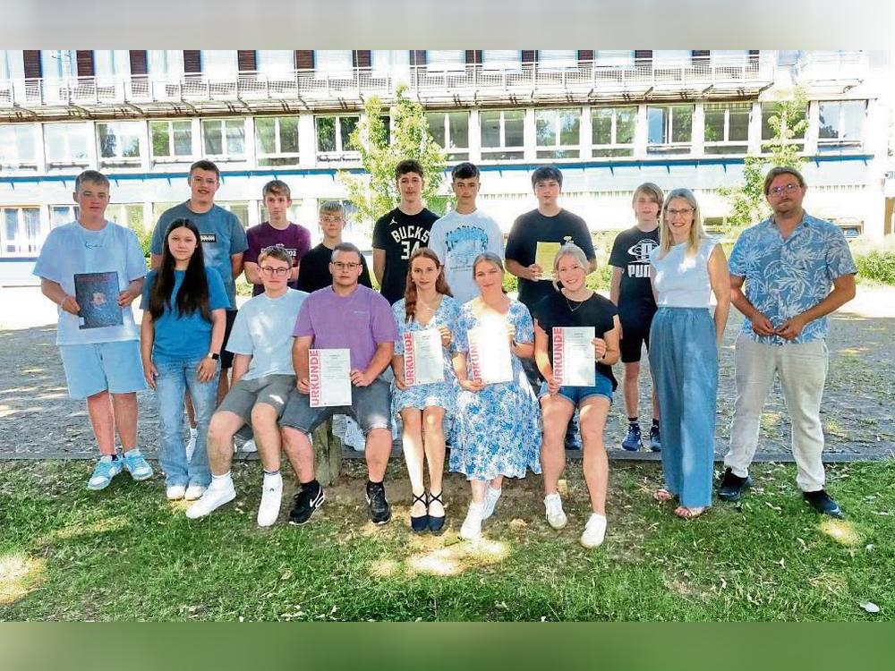 Nahmen erfolgreich am Geschichtswettbewerb des Bundespräsidenten Teil: Schülerinnen und Schüler des Friedrich-Spee-Gymnasiums. Foto: Kloer