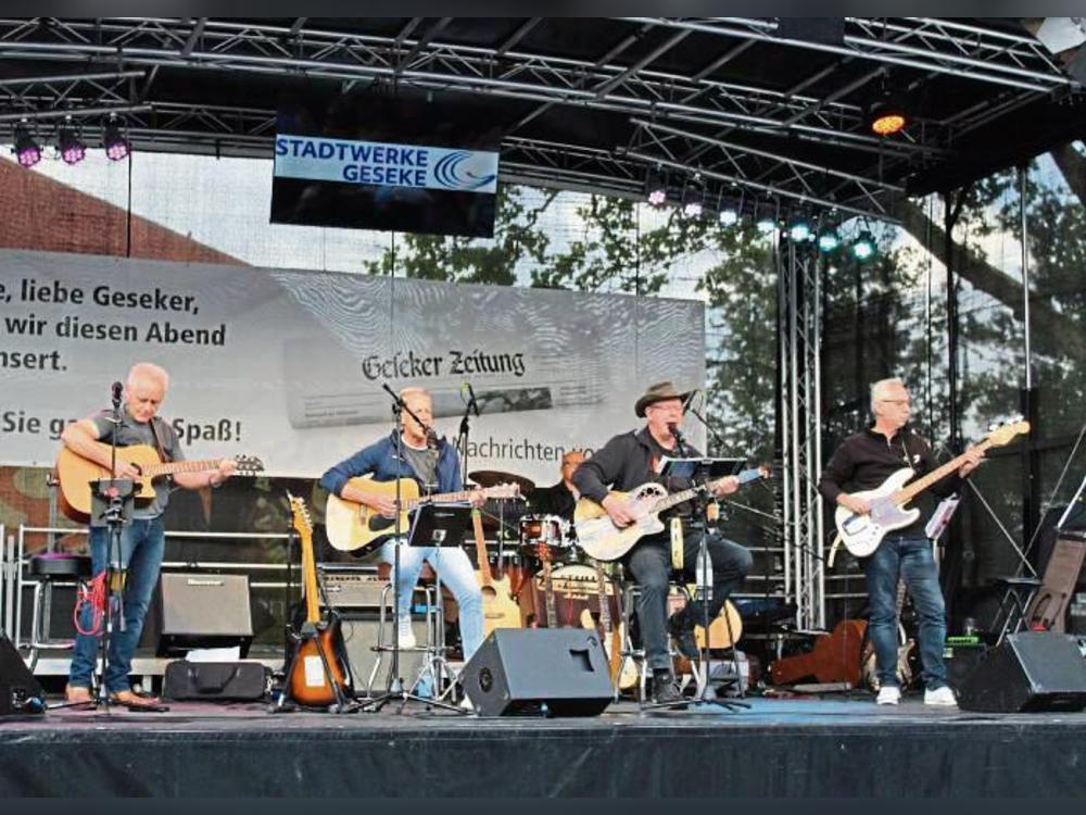 Die Band Live Garden versprach eine „Zeitreise durch die letzten 50 Jahre Rock und Pop“.