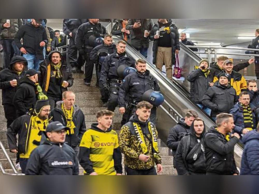Nicht immer geht es bei den BVB-Fans so gesittet zu. Foto: dpa
