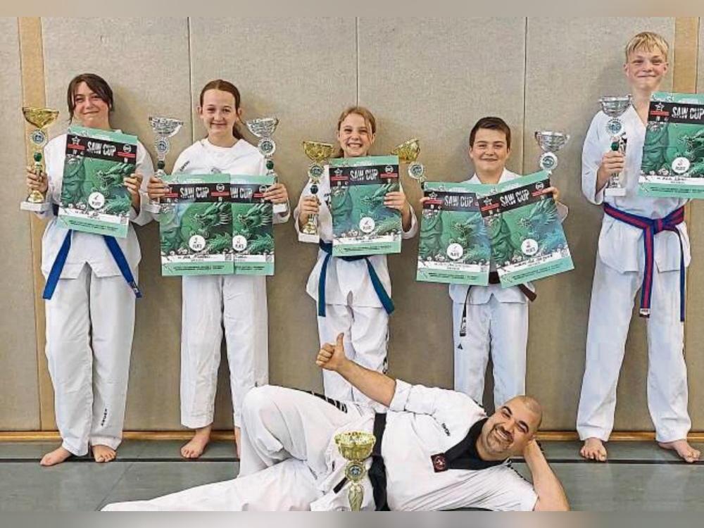 Die Taekwondo-Kämpfer des JSV Lippstadt räumten beim SAW-Cup in Wadersloh ordentlich ab.