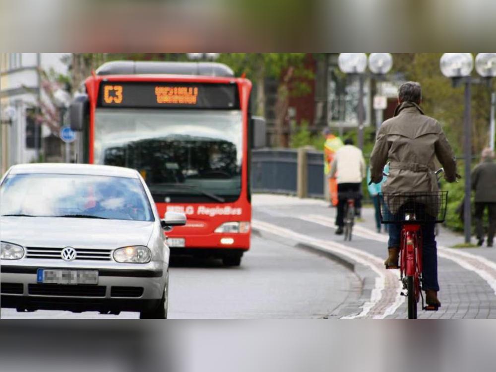 Kurze Wege, große Wirkung: In der Lippstädter Innenstadt sind viele Alltagsziele wie Supermärkte, Schulen und Arztpraxen bequem zu Fuß oder mit dem Fahrrad erreichbar – ein Beispiel für die Idee der „15-Minuten-Stadt“. Foto: Niggenaber