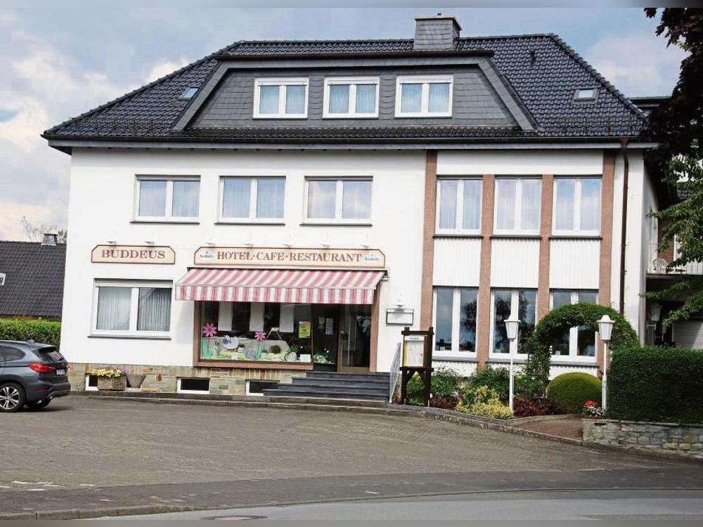 Klein, aber fein – und am ersten Augustwochende komplett ausgebucht: Das Hotel Buddeus in Anröchte profitiert vom Reisetourismus rund um den Big Day Out. Foto: Meschede