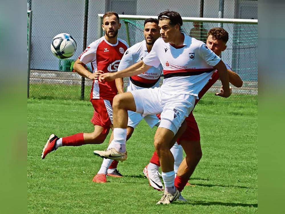 Neuzugang Gentrit Muja spielte beim Test in Hövelhof auffällig (gut) und erzielte beim 3:1-Erfolg zwei Treffer für den SV Lippstadt. Foto: Lütkehaus
