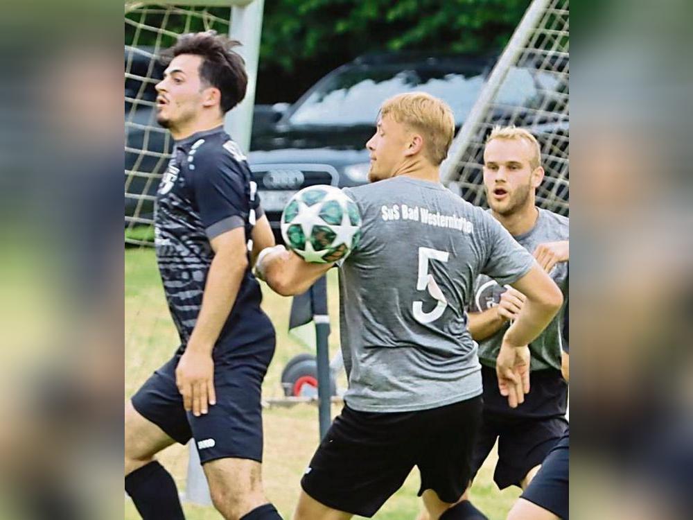 David Wallmeier und der SuS Bad Westernkotten mussten sich gegen Brilon mit einem 0:0 begnügen. Foto: Lütkehaus