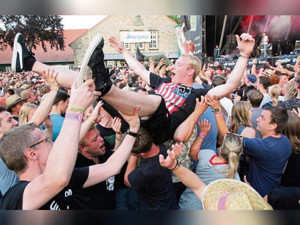 Crowdsurfen ist an den Big-Day-Out-Wochenenden stets die Sportart Nummer eins in Anröchte gewesen. Ob sich auch dieses Mal ein paar Mutige finden?