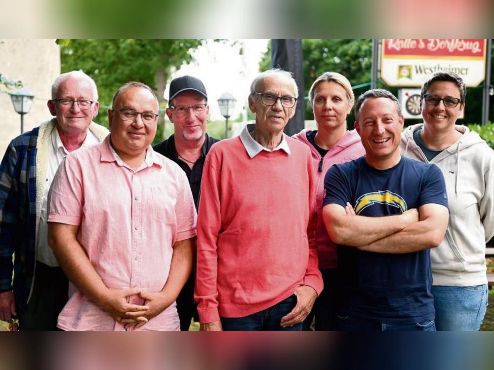 Der Vorstand des neuen Heimatvereins Eringerfeld (v.l.): Jochen Biegler, Sahin Zilifi, Ralf Wüste, Bernhard Hesse, Nadine Fernin, Cornelius Poppe und Verena Fernin. Foto: Tuschen