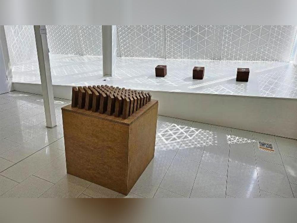 Ausgestellt werden etwa Skulpturen von Erich Lütkenhaus.