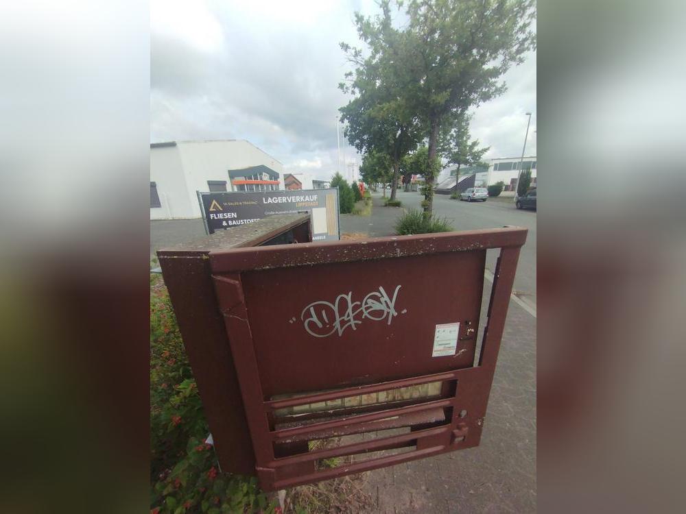Unbekannte haben in Lippstadt jetzt zwei Kondomautomaten in der Welserstraße aufgebrochen. Foto: Niggenaber