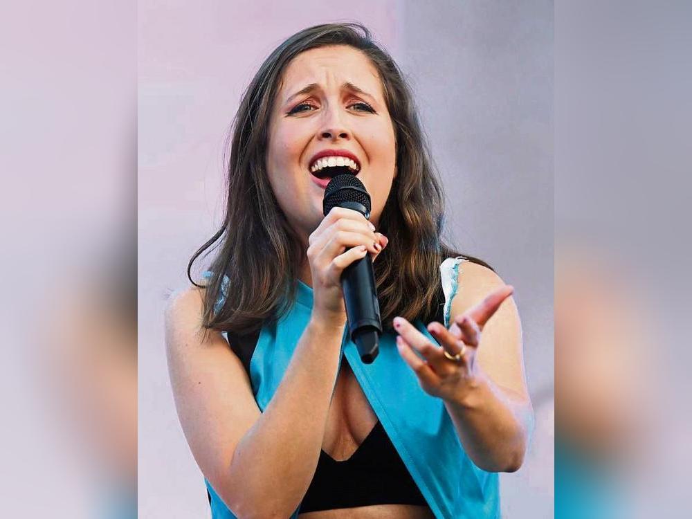 Upbeat-Songs und persönliche Texte hat Alice Merton am Freitag für das Anröchter Big-Day-Out-Publikum im Gepäck – und sicherlich auch den Welthit „No roots“. Foto: dpa