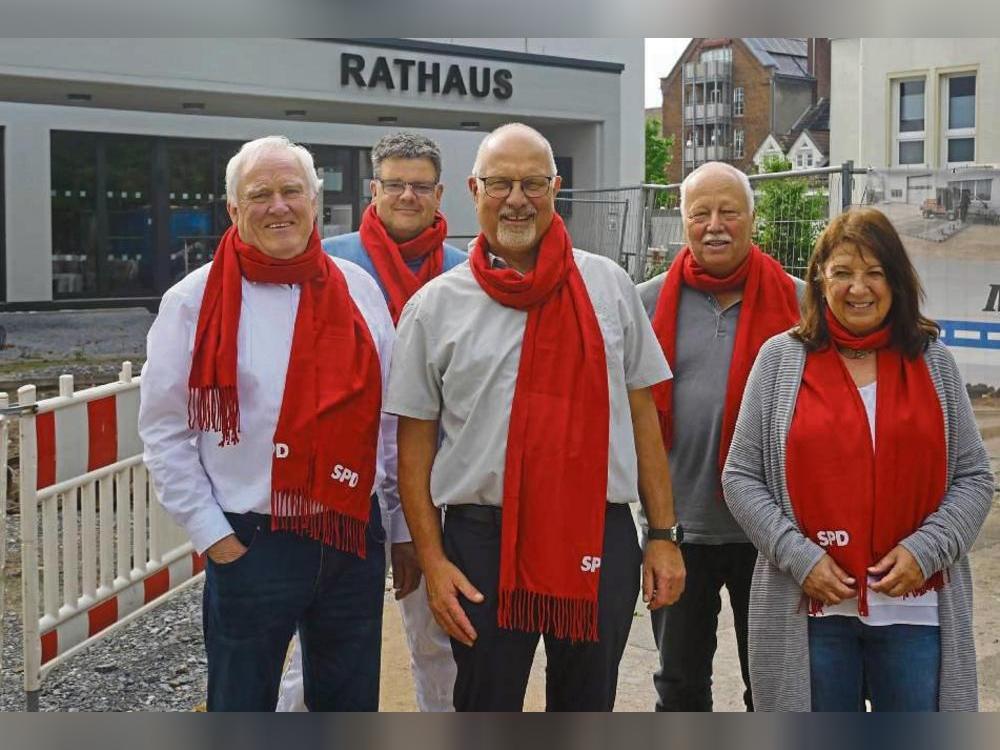 Sie arbeiten in der SPD-Fraktion für ein soziales, starkes Rüthen (v.l.): Johannes Erling, Matthias Aust, Bernd Cordes, Dr. Hermann Burg und Renate Heidmann. Foto: Bsdurek