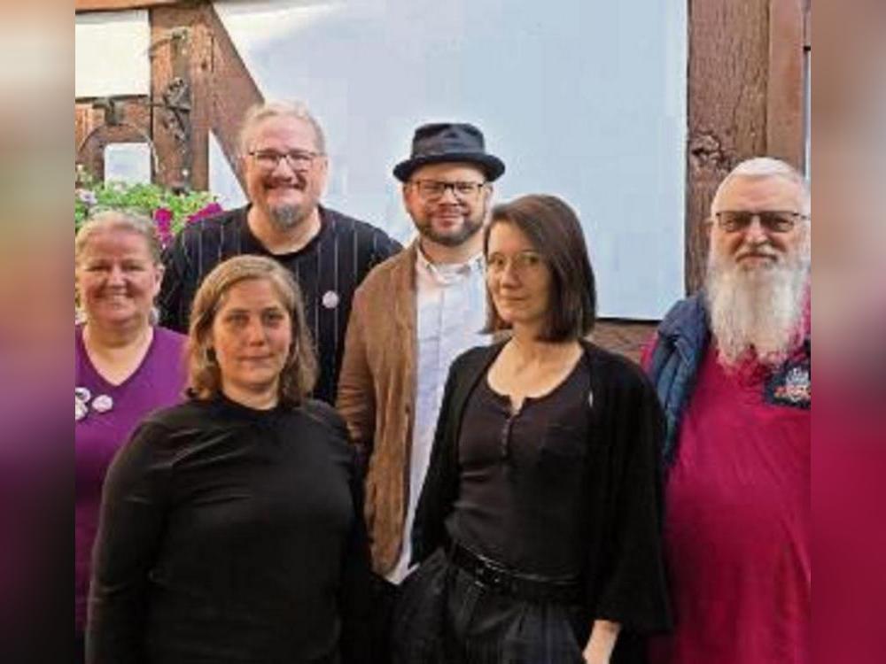 Der neue Lippstädter Ortsvorstand der Linkspartei (v.l.): Monika Steltemeier, Verena Meyer, Michael Bruns, Chris Michels, Alina Riechmann und Waldemar Domanski. Es fehlen Sandra Rist und Andrea Langer.