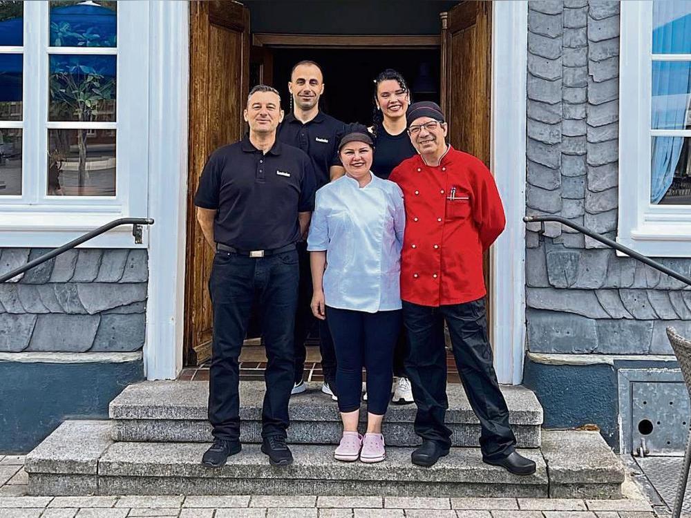 Das Team um Sokol Rapi (rechts) und seine Frau Katerina freut sich auf Gäste. Foto: A. Bsdurek