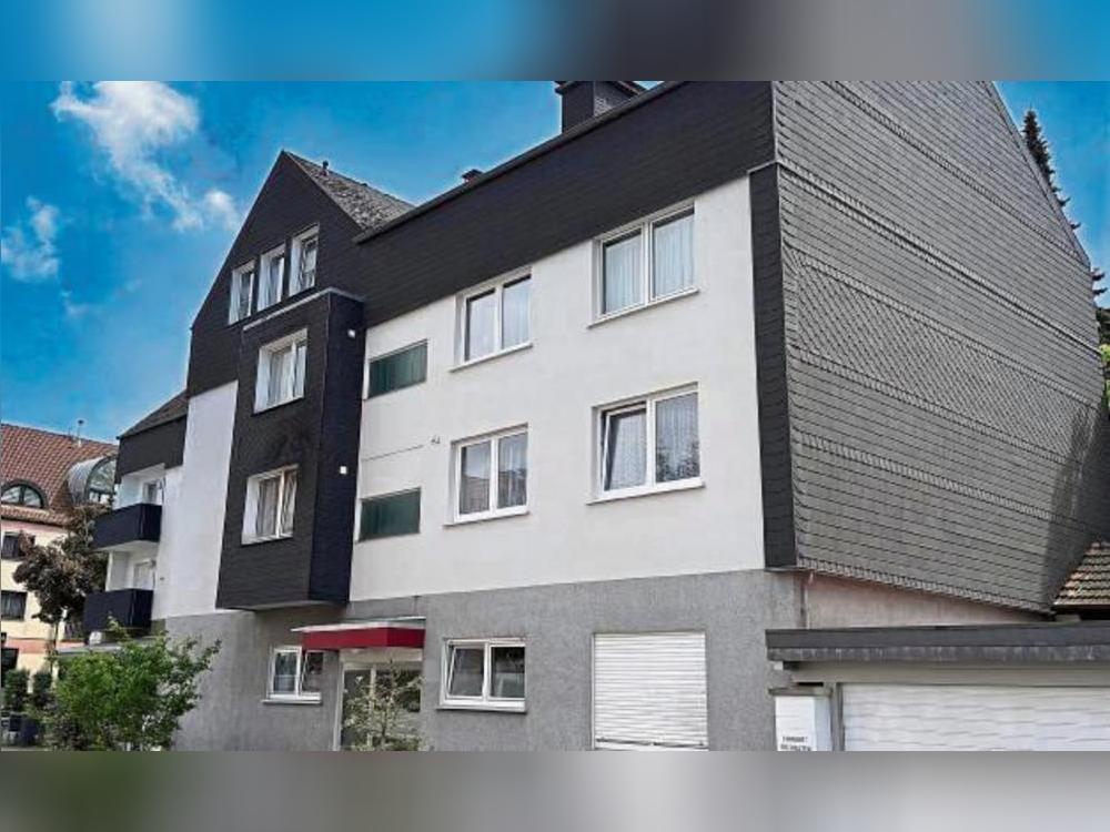 Ein wenig jünger (Baujahr 1978) ist das zweite Haus mit 552 m² Wohnfläche auf acht Wohnungen verteilt.