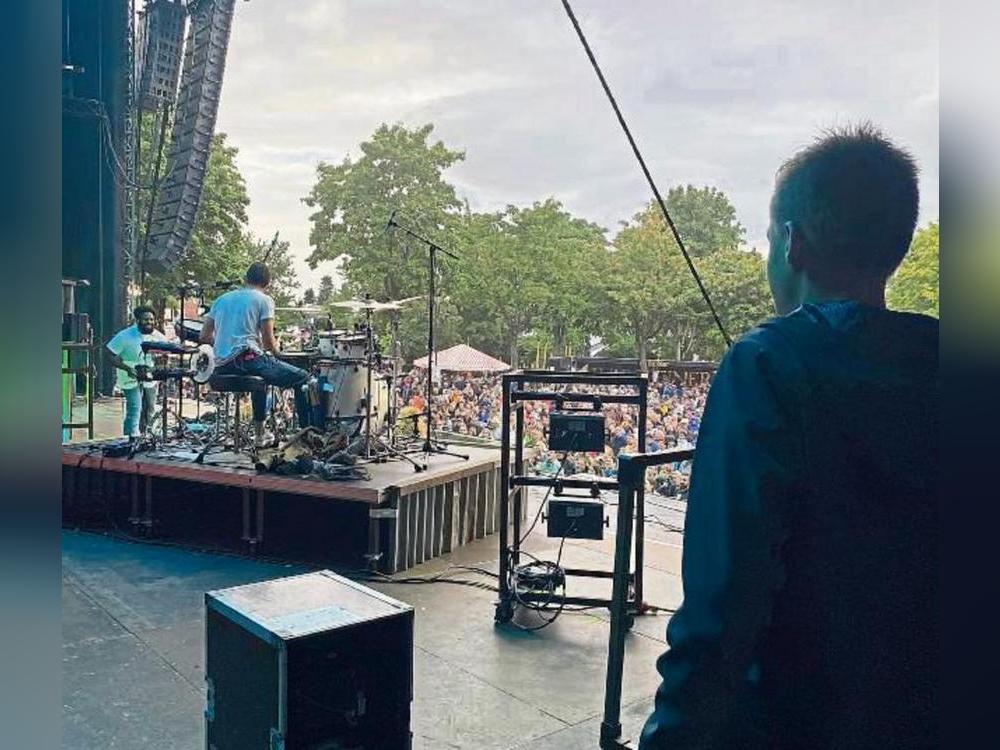 Elias Eilinghoff und die anderen Teilnehmer haben einen spannenden Backstage-Einblick erhalten. Foto: Nicola Gerwin