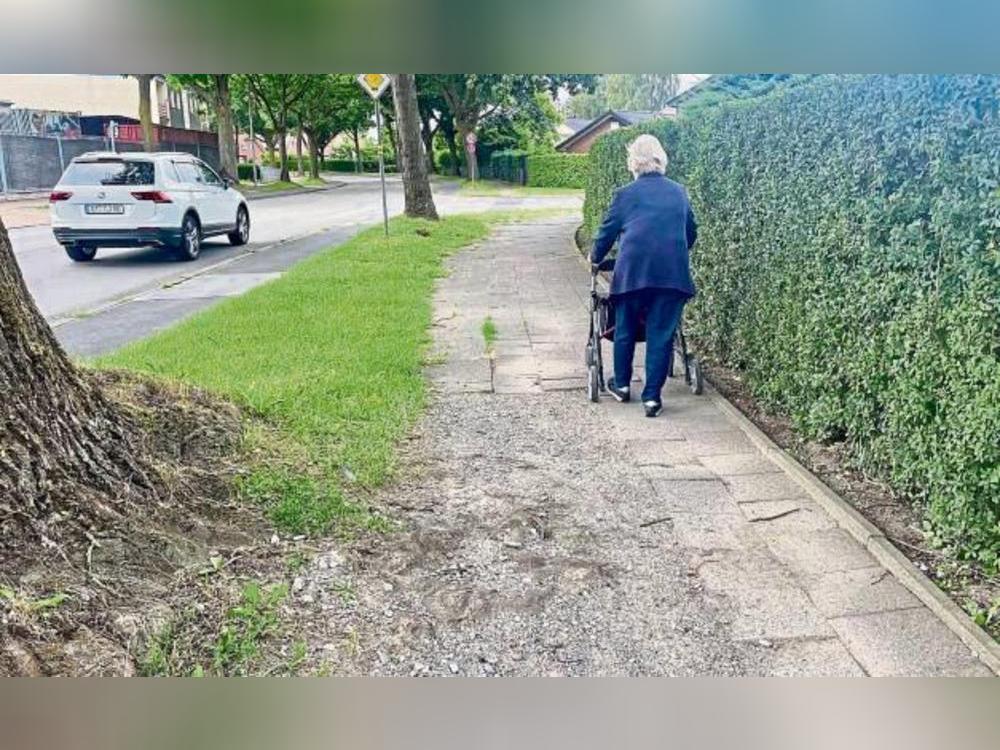 Abgefräste Wurzeln, krumme Platten: Für Senioren mit Rollatoren ist der Weg eine echte Herausforderung. Fotos: VielbERG