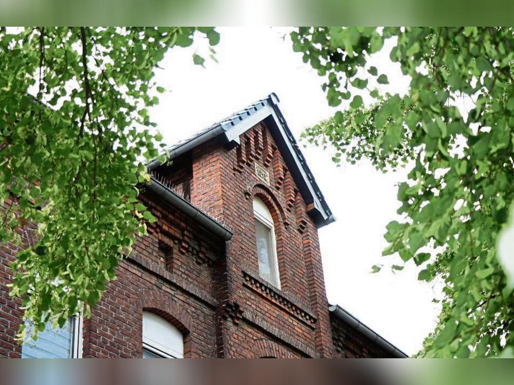 Anna Kalthoffs Elternhaus im Schatten der Horner Kirche gibt es nicht mehr. An seine Stelle ist bereits 1893 ein roter Backsteinbau gerückt. Foto: Dietz