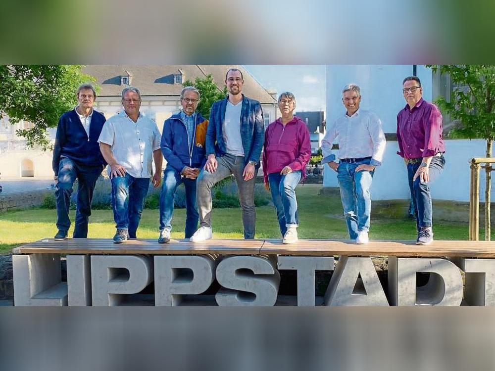Die Christdemokraten Lippstadt rund um den Vorsitzenden Axel Bohnhorst (2.v.r.) unterstützen den gemeinsamen Bürgermeisterkandidaten Dr. Torben Terwey (Mitte, FDP).