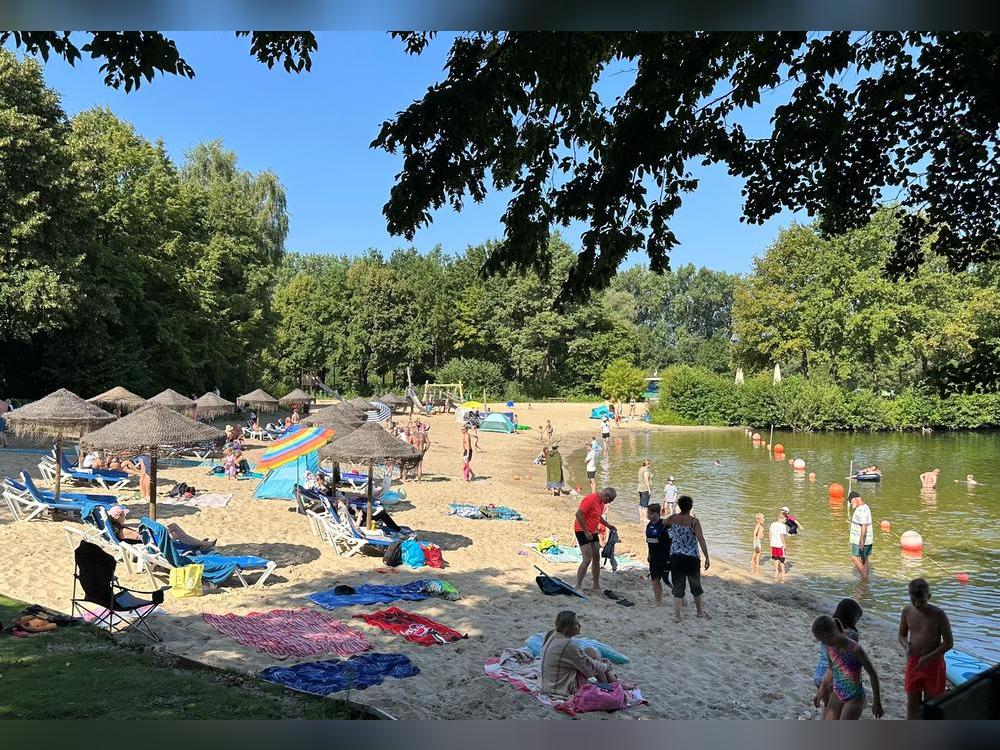 Der Sommer ist zurück im Kreis Soest: Am Alberssee in Lippstadt genossen am Sonntagvormittag bereits einige Sonnenanbeter das herrliche Wetter. Foto: Cegelski