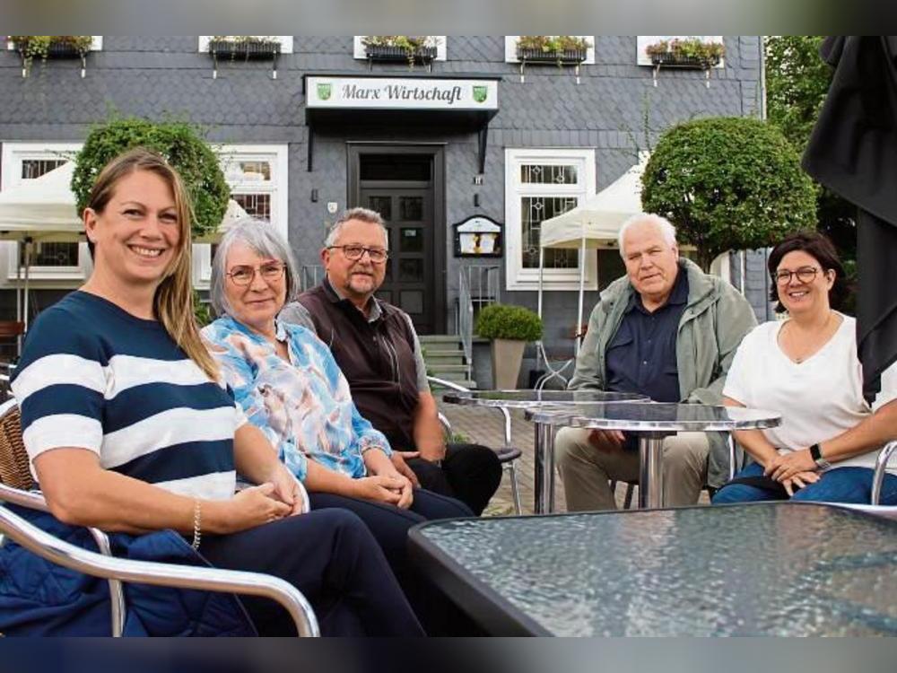 Die Spitzenkandidaten der BG für den Erwitter Rat (v.l.): Nina Schweitzer, Elisabeth Starkemeier, Lothar Strauch, Karl Dietz und Nadine Weber. Foto: Mintert
