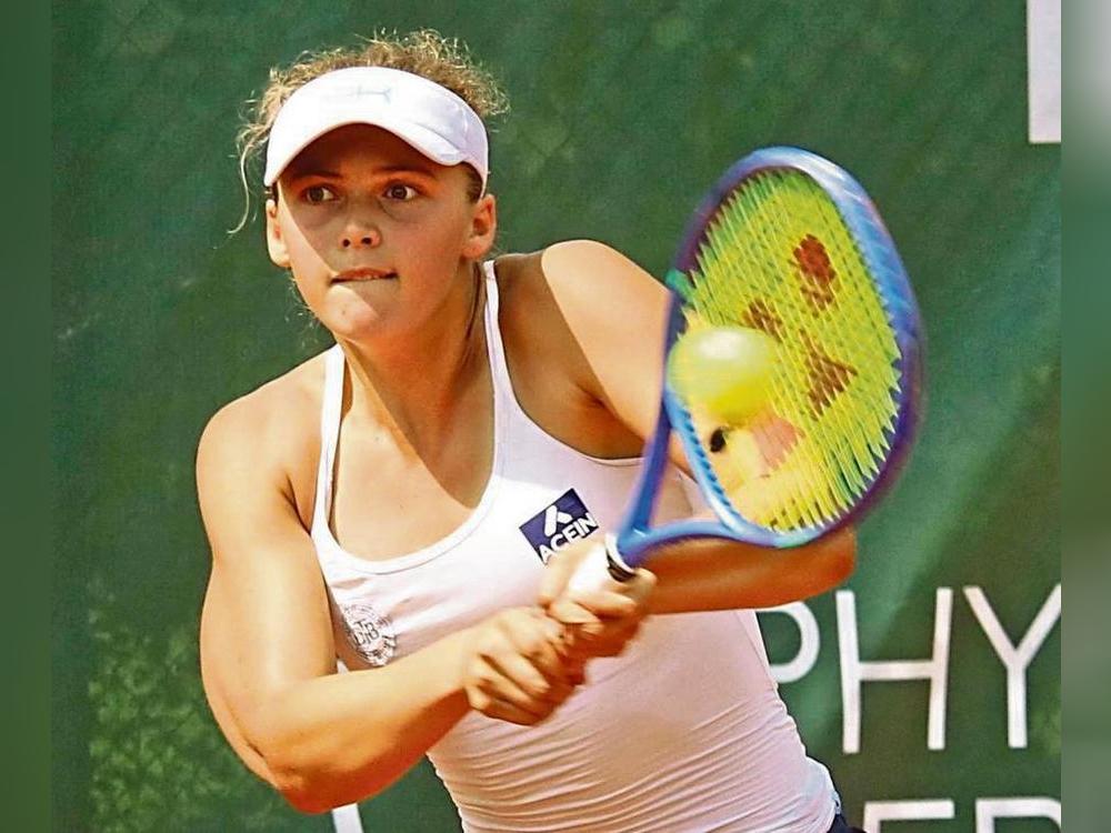 Gelungener Einstand. Eva Bennemann aus Dortmund, die in diesem Jahr im Doppel bei den French Open der Juniorinnen triumphierte, gewann im Hauptfeld der Erwitte Open ihr Erstrundenmatch gegen Mina Hodzic mit 6:2 und 6:2. Foto: Wiegand
