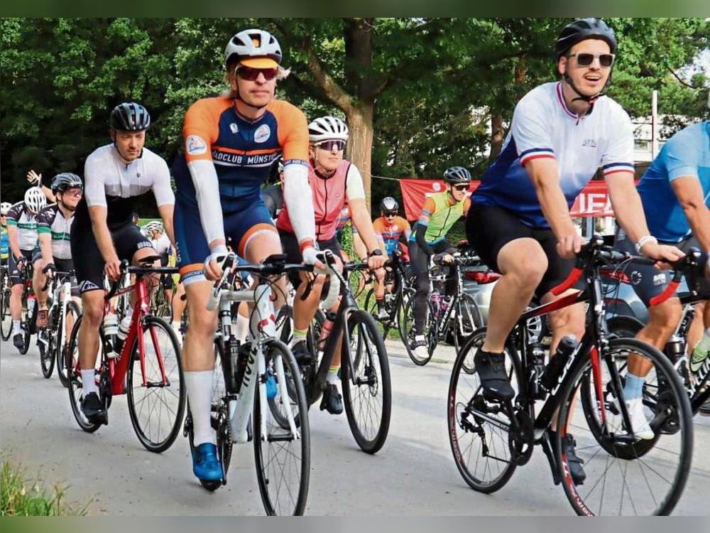 Pünktlich um 8.30 Uhr wurden am Startpunkt in Dedinghausen die Teilnehmer der Radtourenfahrt des SCL auf die verschiedenen Strecken geschickt.