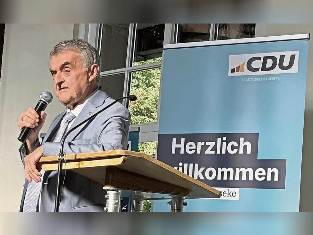 Herbert Reul spricht sich für eine Schritt-für-Schritt-Politik aus. Foto: Meschede