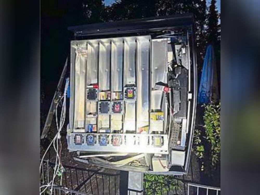 Die Täter sprengten den Automaten. Foto: Polizei