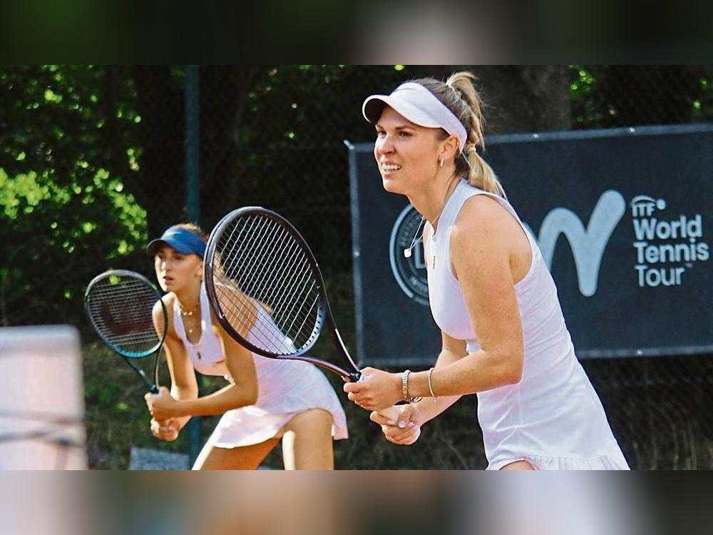 Verrückt! Sissi Köhler (vorne) vom TV Erwitte und Leticia Solakov stehen im Halbfinale der Erwitte Open. Da im Viertelfinale ihre an Nummer eins gesetzten Gegnerinnen aus Verletzungsgründen absagen mussten, zogen Köhler/Solakov kampflos in die nächste Runde ein. Foto: Wiegand