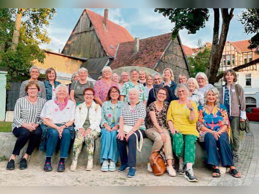 Die Omas gegen Rechts – hier nur ein Bruchteil der in Lippstadt aktiven Gruppe – wollen auch vor der Kommunalwahl Präsenz zeigen.