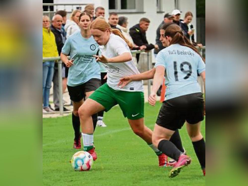 Im Münsterland beim SV BW Aasee wartet keine leichte Pokalaufgabe auf die Stirper Frauen (in Weiß). Foto: Feichtinger