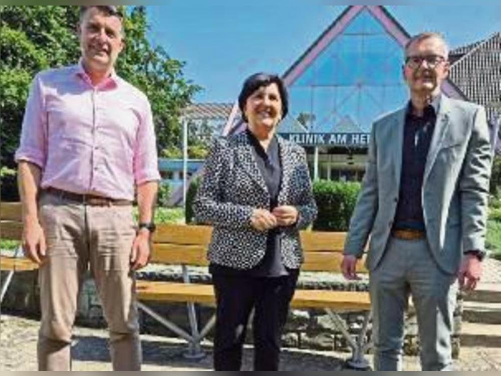 Blickten zurück: Vize-Aufsichtsratsvorsitzender Malte Dahlhoff (l.), Vorsitzende Eva Irrgang sowie Geschäftsführer Stephan Eydt.