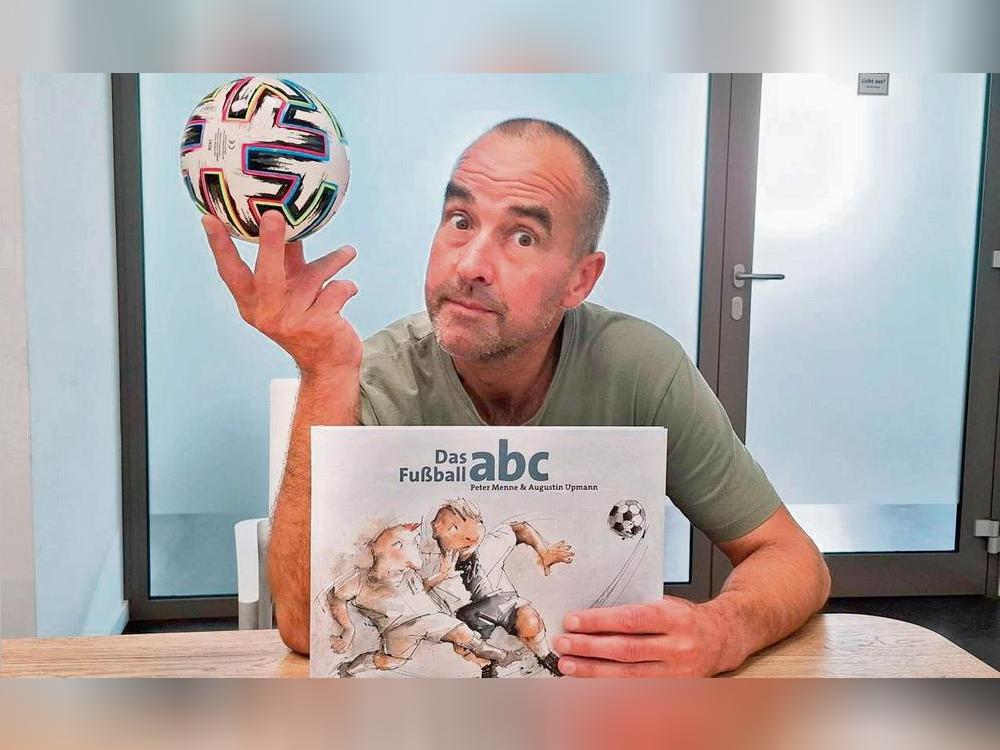 Peter Menne hat die Illustrationen für „Das Fußball-abc“ gemacht. Foto: Balzer