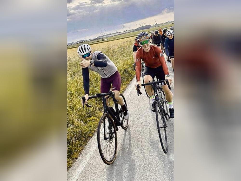 Daumen hoch für die Radtouristikfahrt „Durchs Delbrücker Land“, die der RSC Mastholte am 31. August wieder startet.