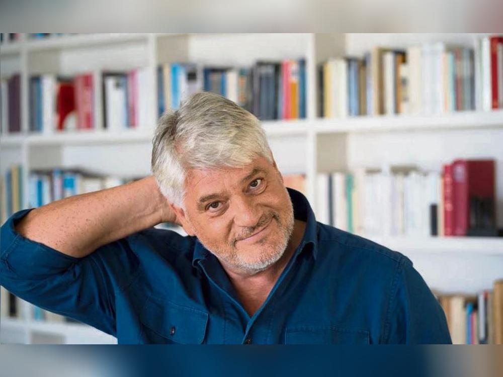 Der Literaturwissenschaftler und Schriftsteller Raoul Schrott stellt seinen „Atlas der Sternenhimmel“ am 2. September im Lippstädter Stadttheater vor. Foto: Christoph Greussing