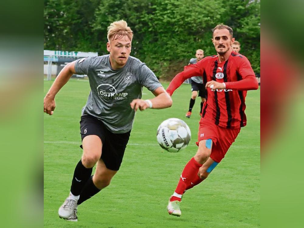 Reine Nervensache. David Wallmeier (l.) und der SuS Bad Westernkotten müssen sich in Dröschede vermutlich wieder auf einen heißen Tanz einstellen. Foto: Lütkehaus