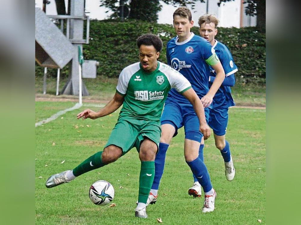 Der Start des Bezirksliga-Aufsteigers SuS Cappel (in Grün) konnte sich ohne Frage sehen lassen. Nun versucht man in Bad Sassendorf das nächste Ausrufezeichen zu setzen. Foto: Schlink