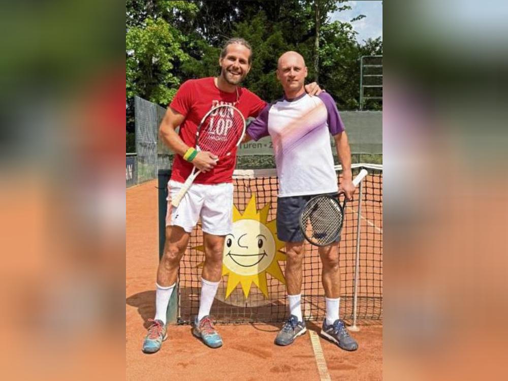 Auch im Finale gegen Sven Hollmann (l.) ließ Pavel Jakunin (r.) vom TC GW Lippstadt nicht locker und siegte mit 6:3 und 6:0.