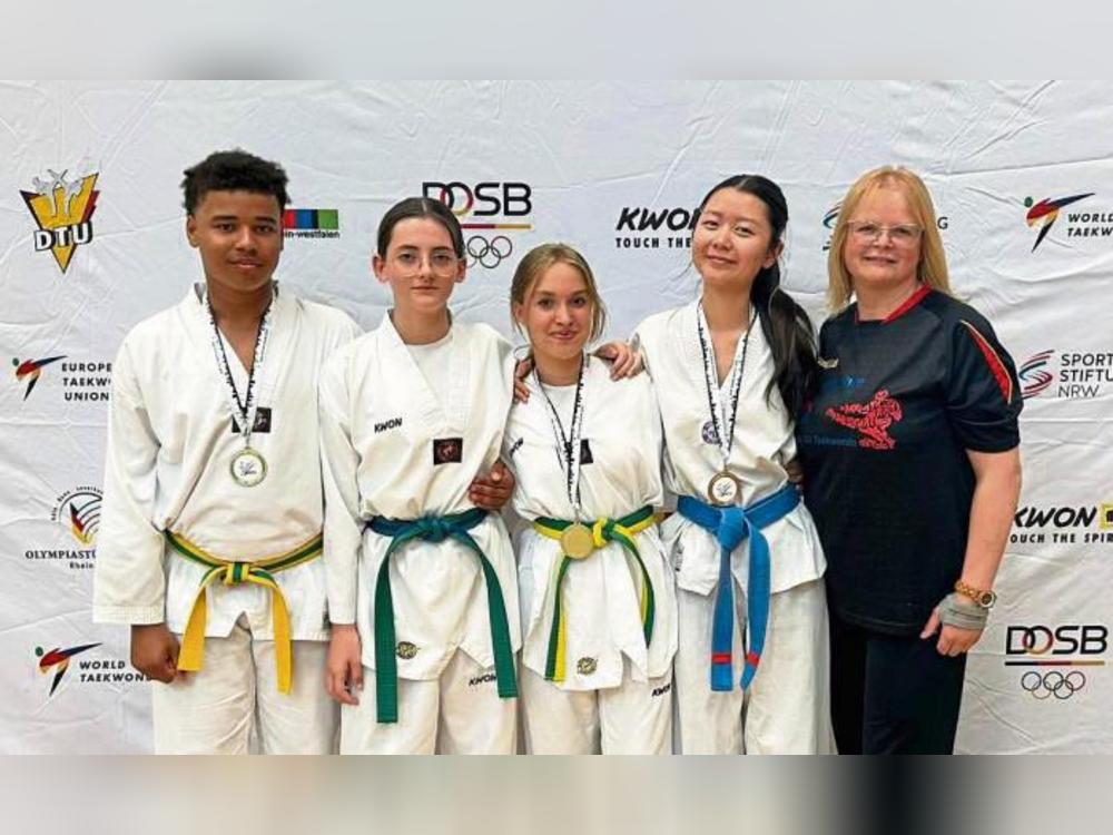 Bei den Landesmeisterschaften in Bochum konnten sich Matthew Keßler, Lena Sivka, Anastasia Verbytska und Xiaozhang Wang vom SV 03 Geseke gut in Szene setzen. Darüber freute sich Trainerin Susanne Brand.