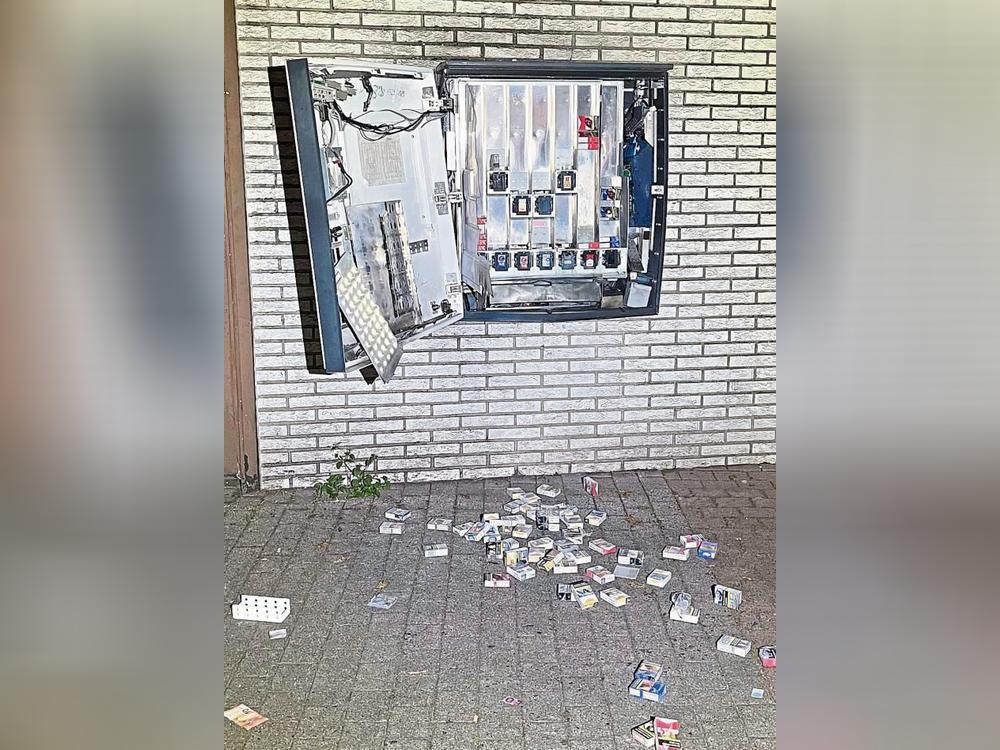 Chaos am Ostwall: Die Täter schlugen hier einmal mehr blitzartig zu, ließen Zigaretten und Bargeld zurück. Foto: Polizei