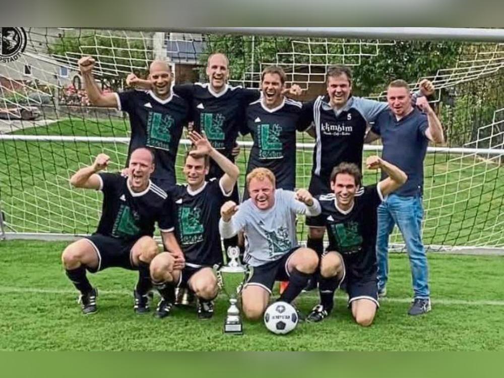 Mit einem rasanten Endspurt im Finale gegen BW Eickelborn sicherten sich die Ü40-Fußballer der SG Ehringhausen/Langeneicke den Kreismeistertitel.