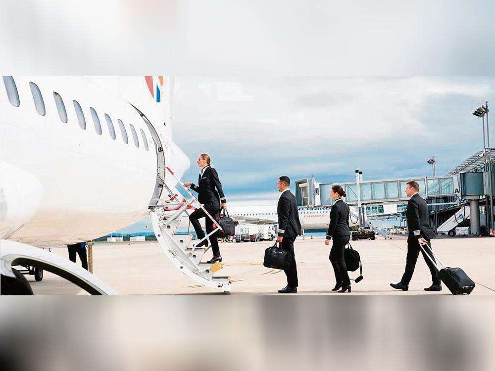 Alles einsteigen, bitte: Die DAT-Crew fliegt dreimal täglich von Paderborn nach München (und jeweils zurück). Startzeiten in Paderborn sind 7 Uhr, 13.55 Uhr und 18.30 Uhr; letzte Ankunft abends am PAD ist um 20.35 Uhr. Fotos: M. Groppe