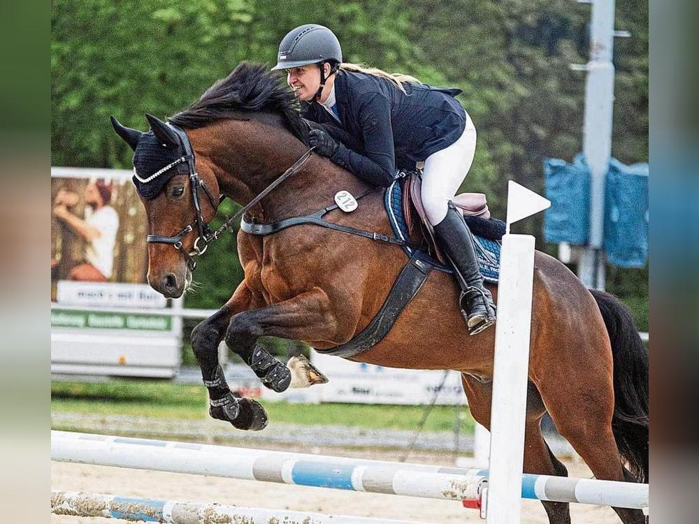Drei Tage Reit- und Springspektakel im Höltergrund: Auch Lisa Rickert und ihr Pferd „Collin“ (Foto) fiebern dem Start des Sommerturniers in Geseke entgegen.